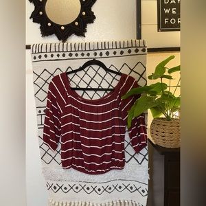 Hollister cropped quarter sleeve top size large